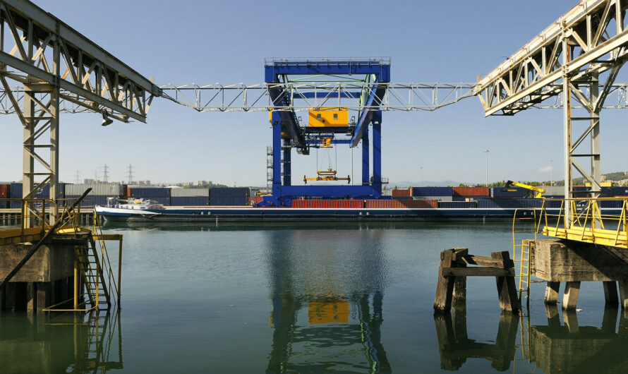 Rotterdams Overslagbedrijf: Een Cruciale Schakel in de Logistieke Wereld